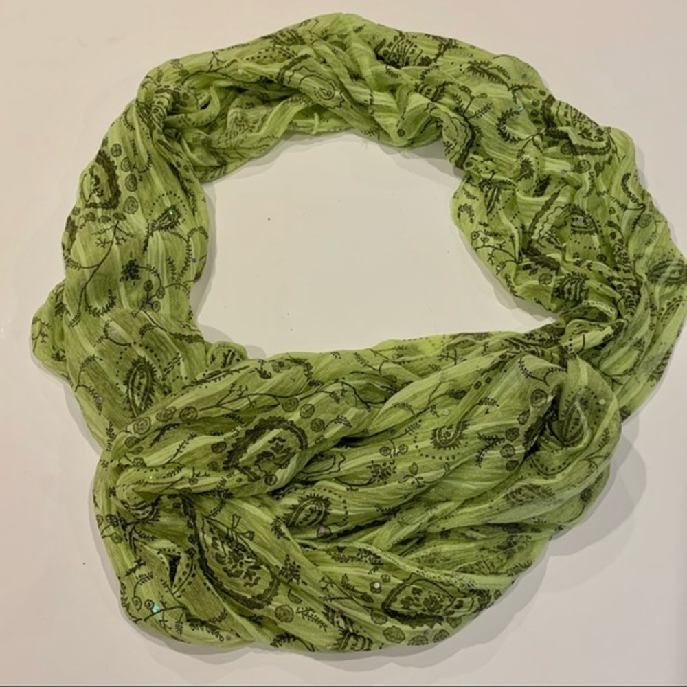 Lavello‎ Green Scroll Infinity Scarf